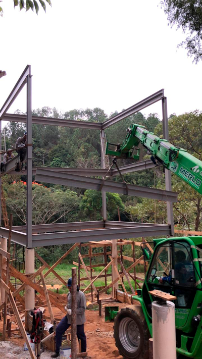 manipulador-merlo-na-montagem-de-estruturaf.html