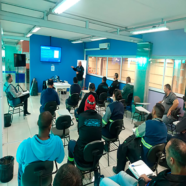treinamento-amarracao-de-cargas-equipe.html