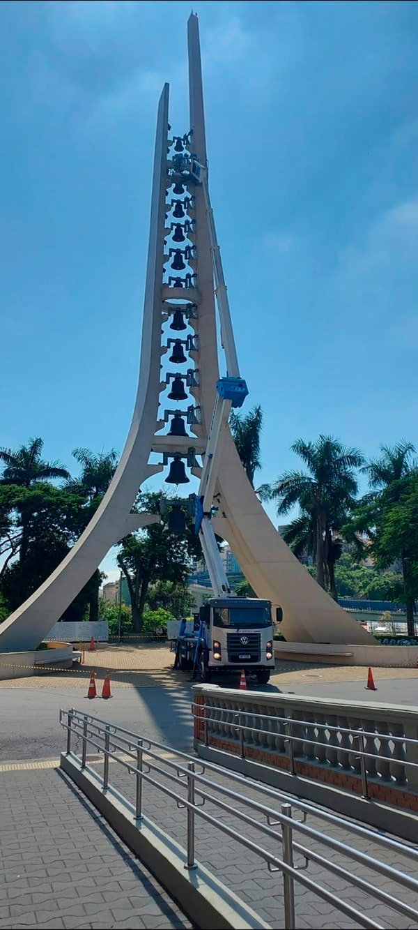 Operação de manutenção dos sinos do campanário de Aparecida SP Operação de manutenção dos sinos do campanário de Aparecida SP