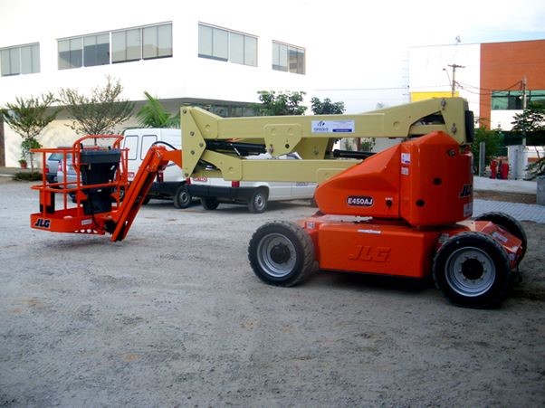 Locação de Plataforma com Lança Articulada JLG E450AJ Locação de Plataforma com Lança Articulada JLG E450AJ