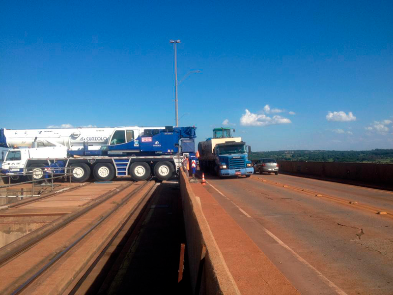 lancamento-guindaste-rodoviario-atf220.html
