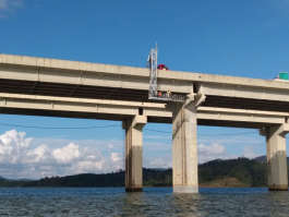 Barin realiza manutenção em ponte de represa em Nazaré Paulista