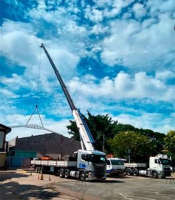 Guindaste ATF 220 em montagem de estrutura met�lica