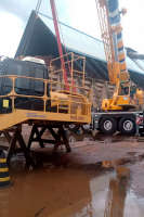 Guindaste Liebherr LTM 1070 4.2 em opera��o