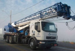 Guindaste TS 300 na montagem de estrutura met�lica