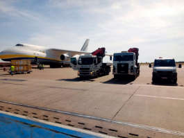 Cunzolo e Antonov - veja o encontro e o i�amento de fuselagens de um jato da Embraer