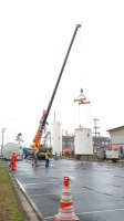 Guindaste Liebherr LTM 1070-4.2 em desmontagem de caixa d �gua