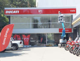 Placas e Testeiras - Guindastes e Plataformas utilizados para instala��o segura